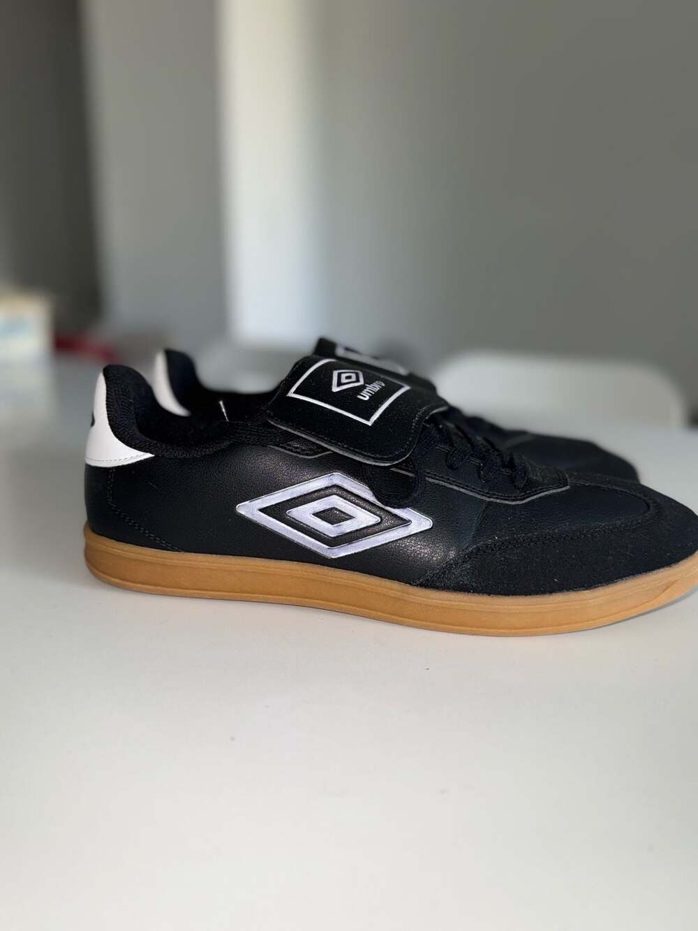 Umbro Sala II Indoor Soccer Futsal Shoes Black Gum Sole